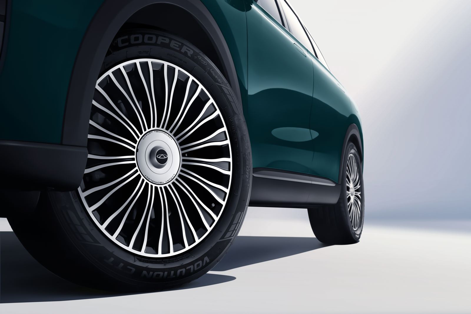 Chery Tiggo 9 — 20" alloy wheels
